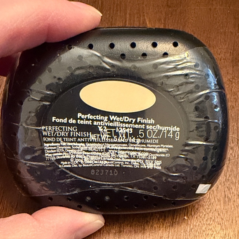 Beauticontrol Perfecting Wet/Dry Finish Compact Y-2